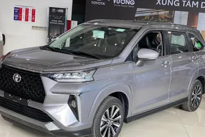 Muốn mua bộ đôi xe Toyota, khách hàng phải mua kèm phụ kiện