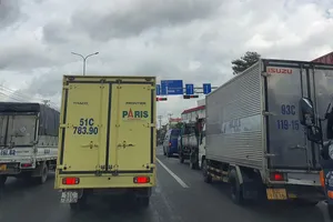 Người dân nói gì về đề xuất CSGT trả tiền cho người có video vi phạm giao thông?