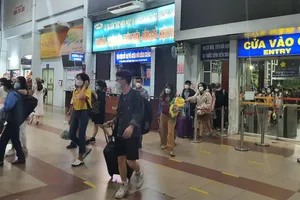 Hàng ngàn người dân quay lại TP.HCM sau kỳ nghỉ lễ