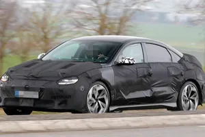 Lộ diện mẫu xe điện mới của Hyundai đe nẹt Tesla Model 3