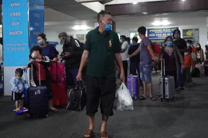 Người dân nô nức quay lại TP.HCM sau kỳ nghỉ lễ