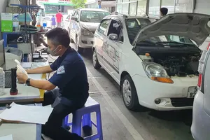 Hàng ngàn ô tô hết niên hạn sẽ bị công an xã 'khai tử'