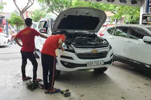 Trước khi đi du lịch đường dài, chủ xe ô tô cần phải làm gì?