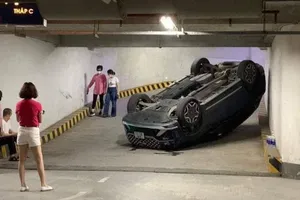 Làm gì để không bị lật xe khi xuống hầm các trung tâm thương mại?