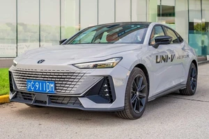 Chiếc sedan nhỏ gọn nhưng có hiệu suất mạnh khiến Honda Civic phải dè chừng