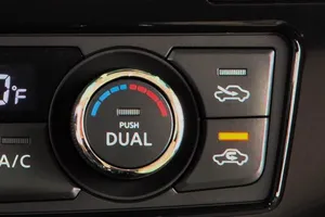 Chủ xe cần biết những biểu hiện của điều hòa xe hơi đang gặp 'bệnh'