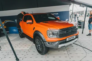 Ford Ranger Raptor 2022 trang bị động cơ xăng V6 đe nẹt đối thủ