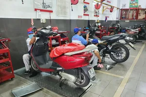 Cô gái 'tá hỏa' khi mua xe máy sau 8 năm mới thay lốp lần đầu