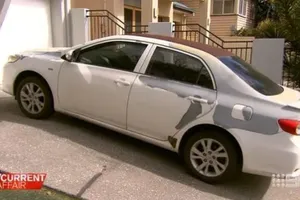 Từ những chiếc Toyota bị bong lớp sơn, chủ xe cần làm gì để bảo vệ sơn ô tô?