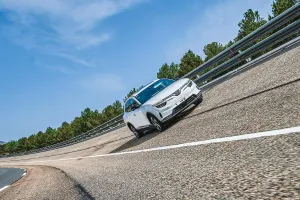 Khách hàng tại Hà Nội và TP.HCM sắp được lái thử xe điện VinFast VF 8