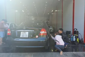 Hyundai SantaFe cũ đã đi 13.000 km bán đắt hơn xe mới