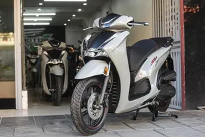 Honda SH 350i bất ngờ giảm giá như Honda Vision, giá bán thấp hơn giá đề xuất