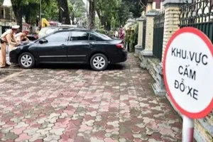 Đỗ xe tại nơi có biển cấm, ô tô, xe máy có bị tạm giữ phương tiện?