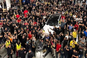 Hãng xe điện lớn nhất thế giới đạt cột mốc doanh số khó cạnh tranh