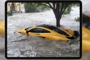 Siêu xe McLaren P1 chìm trong biển nước chỉ sau một tuần đến tay khách hàng