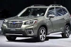 Đối thủ của Honda CR-V, Mazda CX-5 bất ngờ giảm giá đến hơn 250 triệu đồng