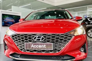 Nên chờ Hyundai Accent một tháng hay lựa chọn ô tô gầm cao hơn?