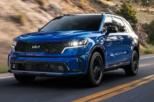 Kia Sorento 2023 có cả bản xe lai với những trang bị hàng đầu
