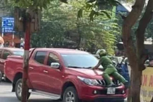 Từ vụ tài xế rồ ga bỏ chạy ở Thái Bình: Luật quy định như thế nào khi tài xế chống đối?