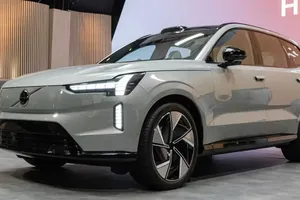 Giám đốc một hãng xe sang: 'Xe điện sắp giảm giá tương đương giá xe xăng'