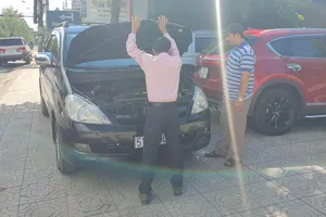 Thị trường ô tô cũ ế ẩm, vắng bóng người mua xe