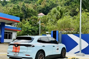 Thi nhau xuyên Việt cùng ô tô điện và 'cái kết'