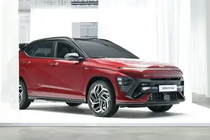 Hyundai Kona 2023 lộ diện với đủ phiên bản xăng, Hybrid, xe điện, giá từ dưới 700 triệu đồng