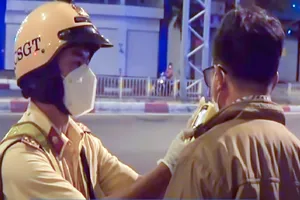 Cán bộ, viên chức vi phạm nồng độ cồn bị báo về cơ quan công tác: Có phù hợp?