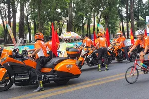 Dàn mô tô 'khủng' ấn tượng trên đường phố Sài Gòn ngày 30-4 