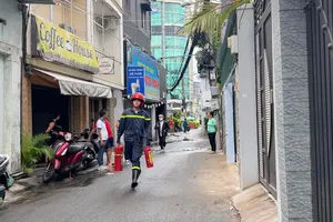 Cháy tòa nhà có quán bar, cà phê ở Phú Nhuận