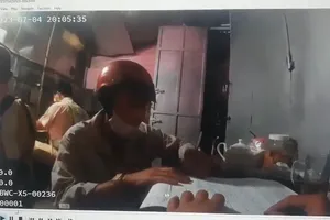 TP.HCM: Vi phạm nồng độ cồn còn dùng dao tấn công CSGT