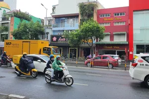 Xe máy phải bật đèn nhận diện khi tham gia giao thông?