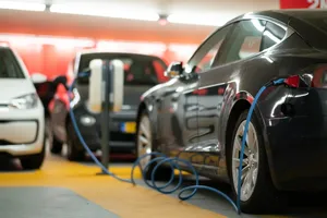 Xe điện chính hãng sẽ khó bị cháy hơn xe xăng?