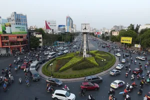 Khi đến đường giao nhau, xe nào phải nhường đường để không bị CSGT phạt?