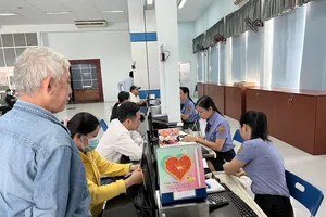 Kinh tế khó khăn, nhiều người dân chọn về quê đón Tết bằng tàu hỏa