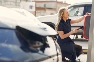 Xây trạm sạc xe điện không xin phép cư dân, làm gì để người dân tự bảo vệ quyền lợi của mình?