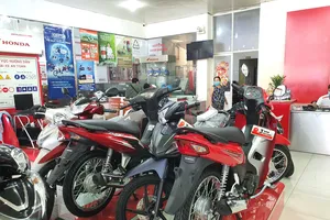 Loạt xe máy đua nhau giảm giá nhưng vẫn chưa hút người mua