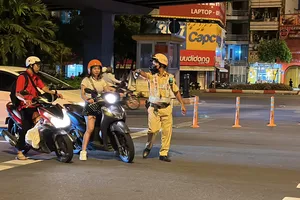 Dịch vụ lái xe hộ cho 'khách nhậu' có đắt khách khi CSGT đo nồng độ cồn?