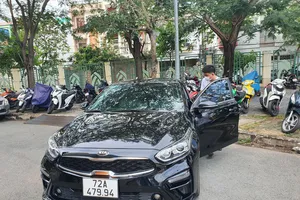 Giá thuê ô tô tự lái tăng vọt ngày cận Tết Nguyên đán 2024