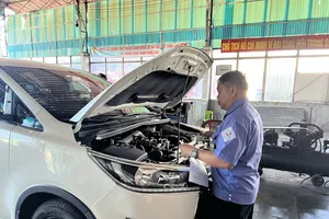 Thay thế đèn chiếu sáng, lắp thêm lưới tản nhiệt hay tháo bỏ nắp thùng xe ô tô sẽ không còn trượt đăng kiểm