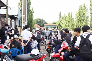 Thủ tướng yêu cầu không nhận trông, giữ xe máy trên 50cc của học sinh quanh trường học