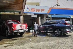 Cách rửa xe ô tô tại nhà dưới thời tiết ẩm để xe không bị mùi hôi