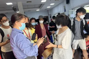 Nhiều người trễ chuyến tàu về quê 