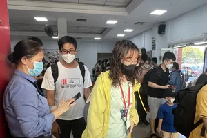 Đi tàu hoả dịp Tết Ất Tỵ, hành khách cần mang theo những giấy tờ gì?