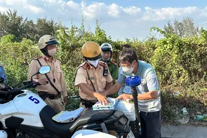 Khi gặp người vi phạm không chấp hành, Cảnh sát giao thông được làm gì?