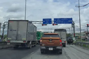 Quy định mới nhất về việc chuyển hướng xe, đi lùi khi tham gia giao thông