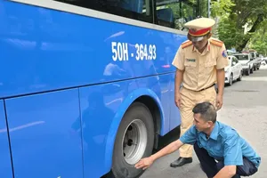 Tạm giữ xe buýt trong vụ tai nạn ở vòng xoay Lăng Cha Cả