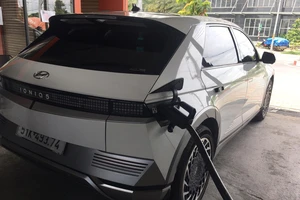 Gặp khó với loạt thủ tục xây dựng trạm sạc cho ô tô điện, xe máy điện