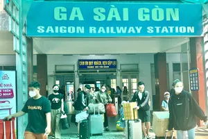 Chưa phải cao điểm Tết, nhiều hành khách đã nhỡ chuyến tàu 