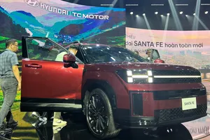 Hyundai Santa Fe 2024 chính thức ra mắt tại Việt Nam, chốt giá từ 1,069 tỉ đồng